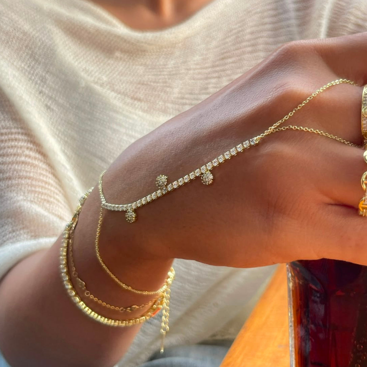 Sparkle circles hand chain